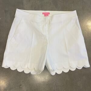 Isaac Mizrahi white Scallop hem Tailored classic shorts Womens size 10 NEW